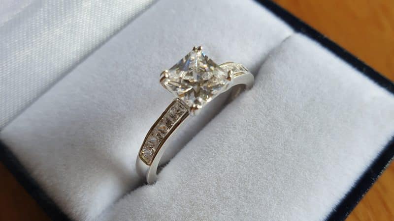 Factors To Discuss When Designing A Diamond Engagement Ring